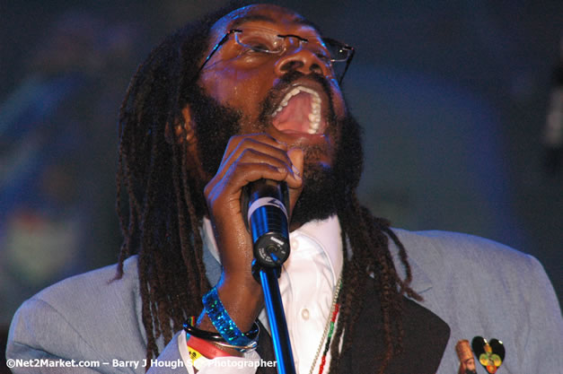 Tarrus Riley - Red Stripe Reggae Sumfest 2007 - Zenith - Saturday, July 21, 2007 - Catherine Hall, Montego Bay, St James, Jamaica W.I. - Negril Travel Guide, Negril Jamaica WI - http://www.negriltravelguide.com - info@negriltravelguide.com...!