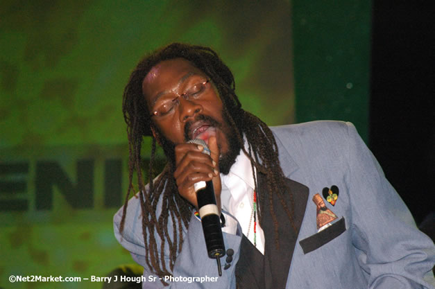 Tarrus Riley - Red Stripe Reggae Sumfest 2007 - Zenith - Saturday, July 21, 2007 - Catherine Hall, Montego Bay, St James, Jamaica W.I. - Negril Travel Guide, Negril Jamaica WI - http://www.negriltravelguide.com - info@negriltravelguide.com...!