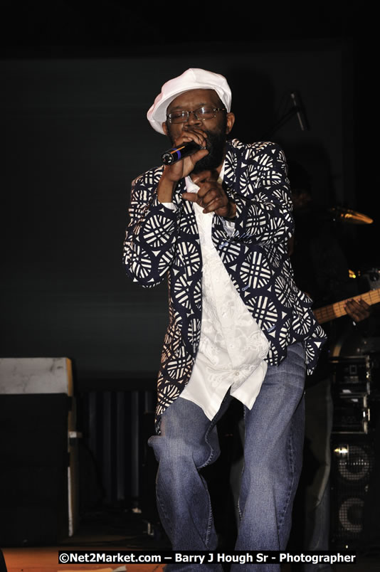 Beres Hammond @ Red Stripe Reggae Sumfest 2008 International Night 2, Catherine Hall, Montego Bay - Saturday, July 19, 2008 - Reggae Sumfest 2008 July 13 - July 19, 2008 - Photographs by Net2Market.com - Barry J. Hough Sr. Photojournalist/Photograper - Photographs taken with a Nikon D300 - Negril Travel Guide, Negril Jamaica WI - http://www.negriltravelguide.com - info@negriltravelguide.com...!