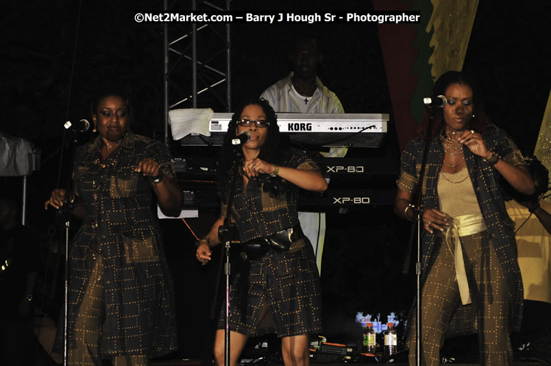 Beres Hammond @ Red Stripe Reggae Sumfest 2008 International Night 2, Catherine Hall, Montego Bay - Saturday, July 19, 2008 - Reggae Sumfest 2008 July 13 - July 19, 2008 - Photographs by Net2Market.com - Barry J. Hough Sr. Photojournalist/Photograper - Photographs taken with a Nikon D300 - Negril Travel Guide, Negril Jamaica WI - http://www.negriltravelguide.com - info@negriltravelguide.com...!