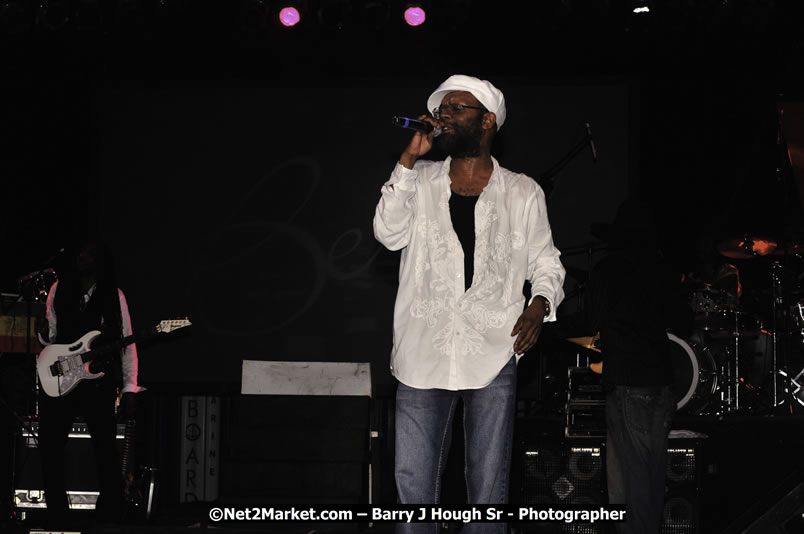 Beres Hammond @ Red Stripe Reggae Sumfest 2008 International Night 2, Catherine Hall, Montego Bay - Saturday, July 19, 2008 - Reggae Sumfest 2008 July 13 - July 19, 2008 - Photographs by Net2Market.com - Barry J. Hough Sr. Photojournalist/Photograper - Photographs taken with a Nikon D300 - Negril Travel Guide, Negril Jamaica WI - http://www.negriltravelguide.com - info@negriltravelguide.com...!