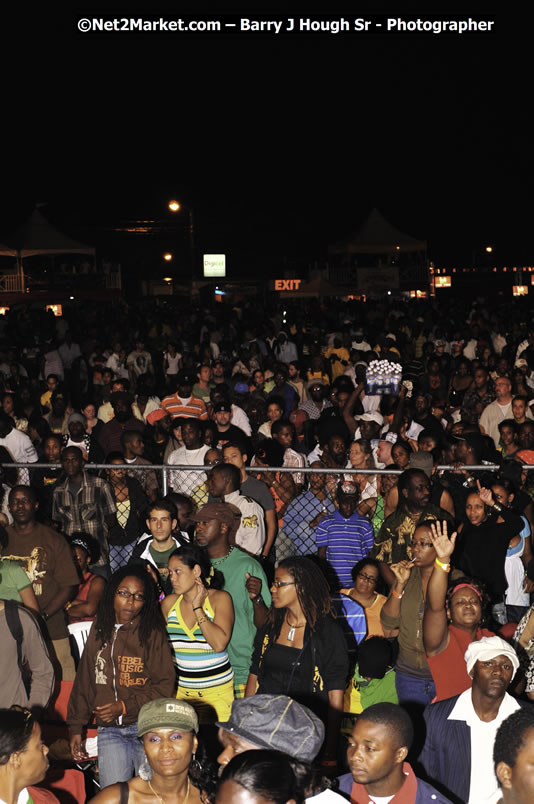 Beres Hammond @ Red Stripe Reggae Sumfest 2008 International Night 2, Catherine Hall, Montego Bay - Saturday, July 19, 2008 - Reggae Sumfest 2008 July 13 - July 19, 2008 - Photographs by Net2Market.com - Barry J. Hough Sr. Photojournalist/Photograper - Photographs taken with a Nikon D300 - Negril Travel Guide, Negril Jamaica WI - http://www.negriltravelguide.com - info@negriltravelguide.com...!