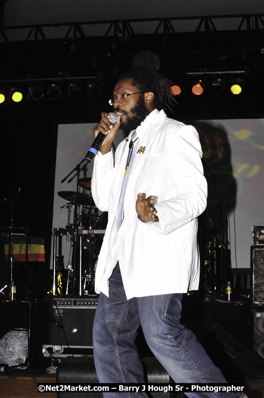 Tarrus Riley @ Red Stripe Reggae Sumfest 2008 International Night 2, Catherine Hall, Montego Bay - Saturday, July 19, 2008 - Reggae Sumfest 2008 July 13 - July 19, 2008 - Photographs by Net2Market.com - Barry J. Hough Sr. Photojournalist/Photograper - Photographs taken with a Nikon D300 - Negril Travel Guide, Negril Jamaica WI - http://www.negriltravelguide.com - info@negriltravelguide.com...!