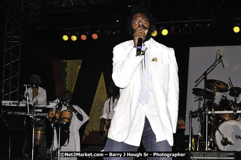 Tarrus Riley @ Red Stripe Reggae Sumfest 2008 International Night 2, Catherine Hall, Montego Bay - Saturday, July 19, 2008 - Reggae Sumfest 2008 July 13 - July 19, 2008 - Photographs by Net2Market.com - Barry J. Hough Sr. Photojournalist/Photograper - Photographs taken with a Nikon D300 - Negril Travel Guide, Negril Jamaica WI - http://www.negriltravelguide.com - info@negriltravelguide.com...!