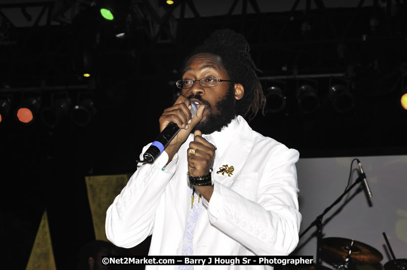 Tarrus Riley @ Red Stripe Reggae Sumfest 2008 International Night 2, Catherine Hall, Montego Bay - Saturday, July 19, 2008 - Reggae Sumfest 2008 July 13 - July 19, 2008 - Photographs by Net2Market.com - Barry J. Hough Sr. Photojournalist/Photograper - Photographs taken with a Nikon D300 - Negril Travel Guide, Negril Jamaica WI - http://www.negriltravelguide.com - info@negriltravelguide.com...!