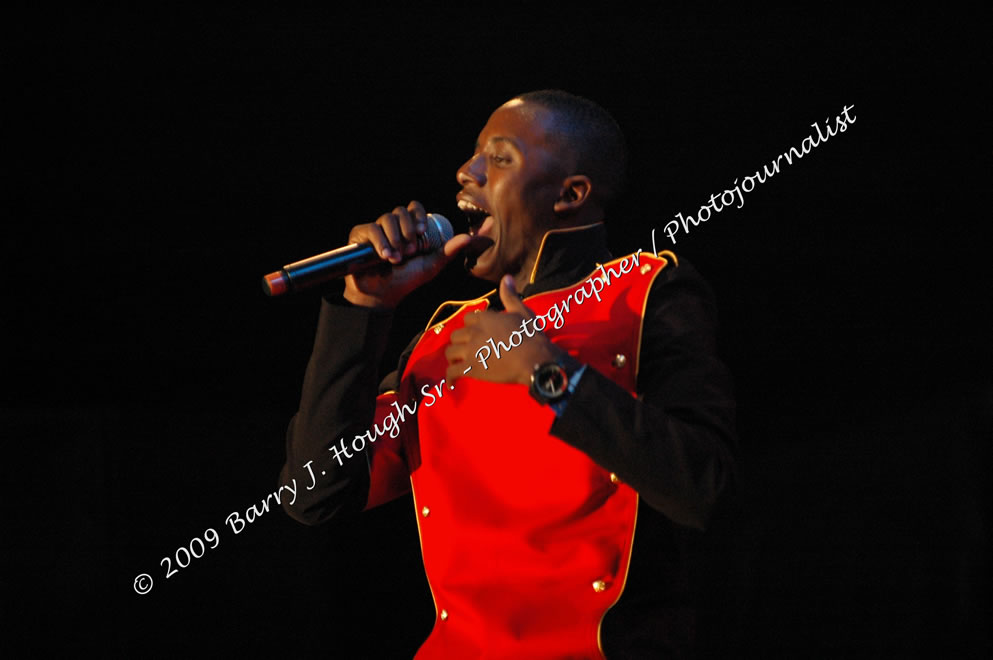 Romain Virgo  @ Reggae Sumfest 2009 - International Night 2 - Reggae Sumfest 2009,Catherine Hall, Montego Bay, St. James, Jamaica W.I. - Saturday, July 25, 2009 - Reggae Sumfest 2009, July 19 - 25, 2009 - Photographs by Net2Market.com - Barry J. Hough Sr. Photojournalist/Photograper - Photographs taken with a Nikon D70, D100, or D300 - Negril Travel Guide, Negril Jamaica WI - http://www.negriltravelguide.com - info@negriltravelguide.com...!