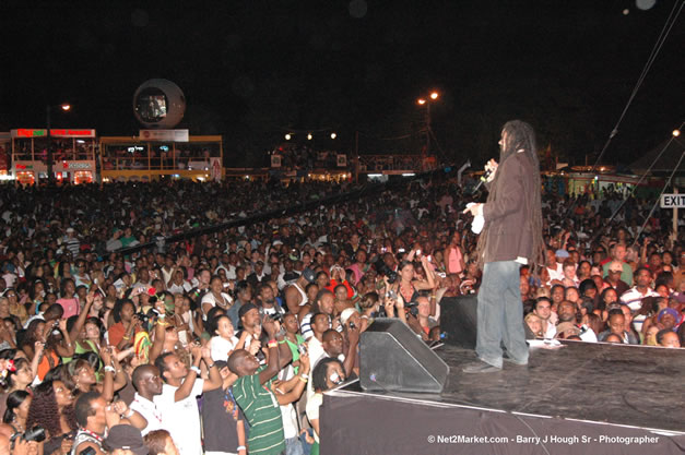 Damian Marley - Red Stripe Reggae Sumfest 2006 - The Summit - Jamaica's Greatest, The World's Best - Saturday, July 22, 2006 - Montego Bay, Jamaica - Negril Travel Guide, Negril Jamaica WI - http://www.negriltravelguide.com - info@negriltravelguide.com...!