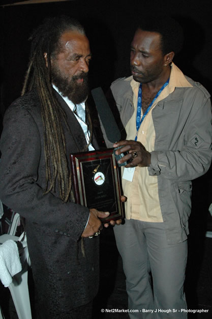 John Holt Recipient of Reggae Sumfest Lifetime Award - Ignition - The Internation Fire Blazes - Friday, July 21, 2006 - Montego Bay, Jamaica - Negril Travel Guide, Negril Jamaica WI - http://www.negriltravelguide.com - info@negriltravelguide.com...!