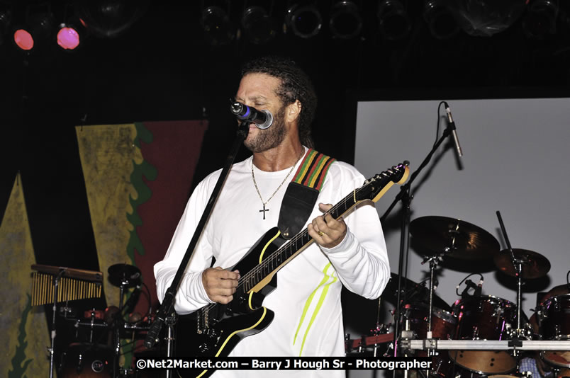 Andy Vernon @ Reggae Sumfest 2008 International Night 2, Catherine Hall, Montego Bay - Saturday, July 19, 2008 - Reggae Sumfest 2008 July 13 - July 19, 2008 - Photographs by Net2Market.com - Barry J. Hough Sr. Photojournalist/Photograper - Photographs taken with a Nikon D300 - Negril Travel Guide, Negril Jamaica WI - http://www.negriltravelguide.com - info@negriltravelguide.com...!