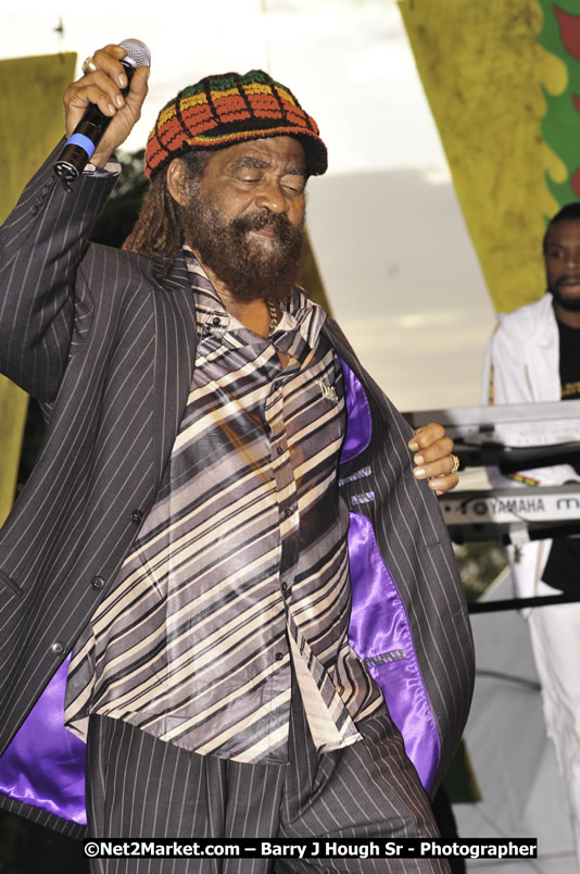 John Holt @ Reggae Sumfest 2008 International Night 2, Catherine Hall, Montego Bay - Saturday, July 19, 2008 - Reggae Sumfest 2008 July 13 - July 19, 2008 - Photographs by Net2Market.com - Barry J. Hough Sr. Photojournalist/Photograper - Photographs taken with a Nikon D300 - Negril Travel Guide, Negril Jamaica WI - http://www.negriltravelguide.com - info@negriltravelguide.com...!