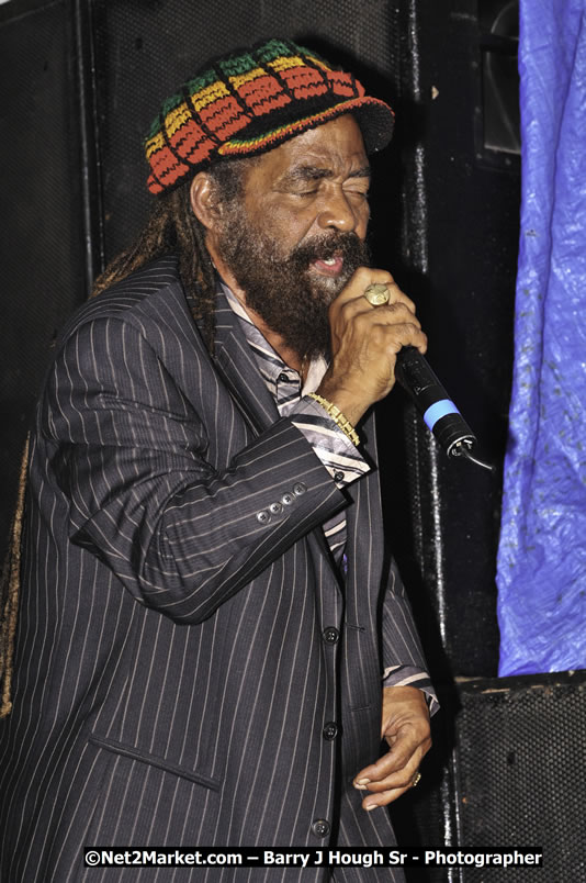 John Holt @ Reggae Sumfest 2008 International Night 2, Catherine Hall, Montego Bay - Saturday, July 19, 2008 - Reggae Sumfest 2008 July 13 - July 19, 2008 - Photographs by Net2Market.com - Barry J. Hough Sr. Photojournalist/Photograper - Photographs taken with a Nikon D300 - Negril Travel Guide, Negril Jamaica WI - http://www.negriltravelguide.com - info@negriltravelguide.com...!