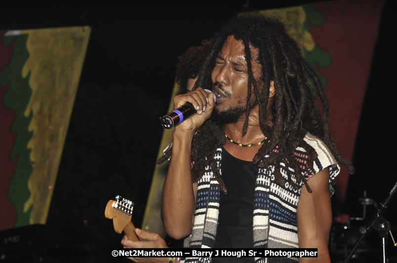 Rootz Underground @ Reggae Sumfest 2008 International Night 2, Catherine Hall, Montego Bay - Saturday, July 19, 2008 - Reggae Sumfest 2008 July 13 - July 19, 2008 - Photographs by Net2Market.com - Barry J. Hough Sr. Photojournalist/Photograper - Photographs taken with a Nikon D300 - Negril Travel Guide, Negril Jamaica WI - http://www.negriltravelguide.com - info@negriltravelguide.com...!