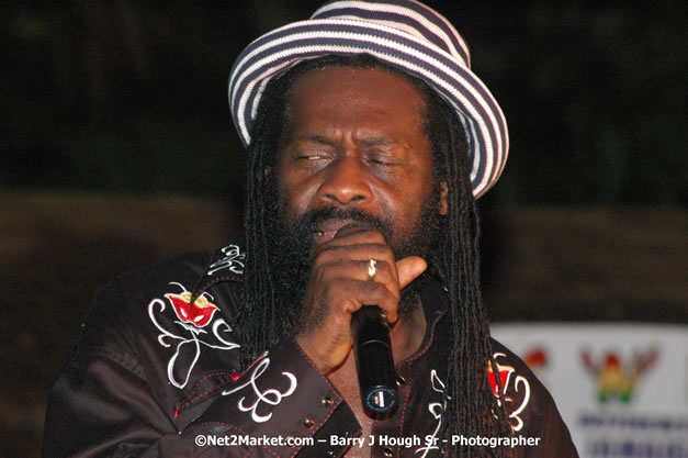 Tarrus Riley, Jimmy Riley, and Dwayne Stephensen - Money Cologne Promotions in association with "British Link Up" presents Summer Jam featuring She's Royal Tarrus Riley & Jimmy Riley - Plus Ras Slick, Sham Dawg, and Whiskey Bagio @ Roots Bamboo, Norman Manley Boulevard, Negril, Jamaica W.I. - Backed up Dean Fraser & The Hurricanne Band - MC Barry G and Rev. BB - July 25, 2007 - Negril Travel Guide.com, Negril Jamaica WI - http://www.negriltravelguide.com - info@negriltravelguide.com...!