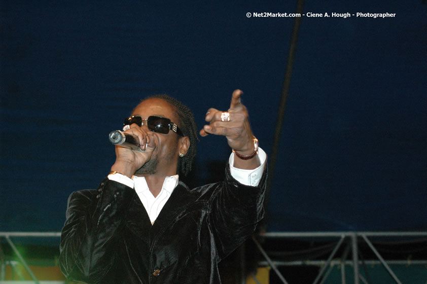 Bounty Killer - Smile Jamaica, Nine Miles, St Anns, Jamaica - Saturday, February 10, 2007 - The Smile Jamaica Concert, a symbolic homecoming in Bob Marley's birthplace of Nine Miles - Negril Travel Guide, Negril Jamaica WI - http://www.negriltravelguide.com - info@negriltravelguide.com...!