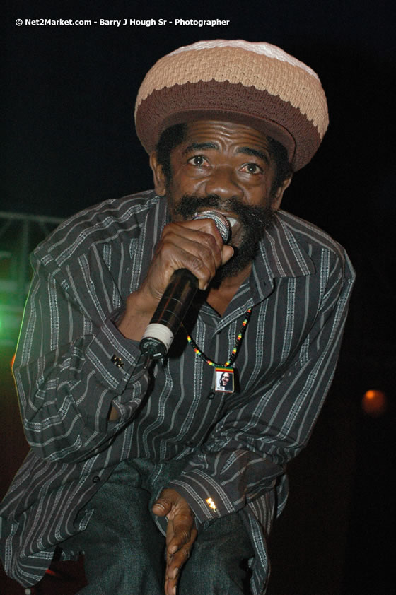 Coco Tea - Smile Jamaica, Nine Miles, St Anns, Jamaica - Saturday, February 10, 2007 - The Smile Jamaica Concert, a symbolic homecoming in Bob Marley's birthplace of Nine Miles - Negril Travel Guide, Negril Jamaica WI - http://www.negriltravelguide.com - info@negriltravelguide.com...!