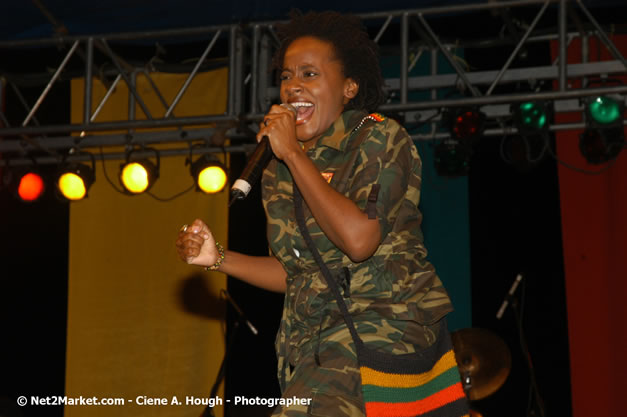 Etana - Smile Jamaica, Nine Miles, St Anns, Jamaica - Saturday, February 10, 2007 - The Smile Jamaica Concert, a symbolic homecoming in Bob Marley's birthplace of Nine Miles - Negril Travel Guide, Negril Jamaica WI - http://www.negriltravelguide.com - info@negriltravelguide.com...!