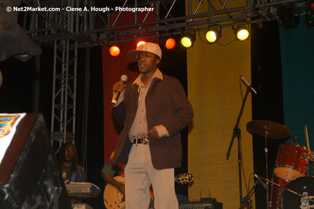 Little Hero - Smile Jamaica, Nine Miles, St Anns, Jamaica - Saturday, February 10, 2007 - The Smile Jamaica Concert, a symbolic homecoming in Bob Marley's birthplace of Nine Miles - Negril Travel Guide, Negril Jamaica WI - http://www.negriltravelguide.com - info@negriltravelguide.com...!