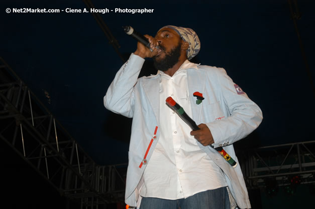 Lutan Fyah - Smile Jamaica, Nine Miles, St Anns, Jamaica - Saturday, February 10, 2007 - The Smile Jamaica Concert, a symbolic homecoming in Bob Marley's birthplace of Nine Miles - Negril Travel Guide, Negril Jamaica WI - http://www.negriltravelguide.com - info@negriltravelguide.com...!