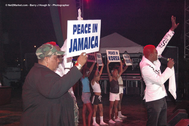 Elephant Man - Red Stripe Reggae Sumfest 2006 - Stormfront - The Blazing Dance Hall Night - Thursday, July 20, 2006 - Catherine Hall Venue - Montego Bay, Jamaica - Negril Travel Guide, Negril Jamaica WI - http://www.negriltravelguide.com - info@negriltravelguide.com...!