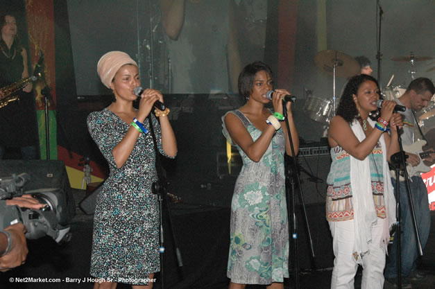 Damian Marley - Red Stripe Reggae Sumfest 2006 - The Summit - Jamaica's Greatest, The World's Best - Saturday, July 22, 2006 - Montego Bay, Jamaica - Negril Travel Guide, Negril Jamaica WI - http://www.negriltravelguide.com - info@negriltravelguide.com...!