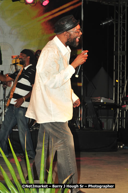 Beres Hammond @ Unite The People An International Reggae Fest, Featuring: Beres Hammond, Coco T, Queen Ifrica, Khalil, Cameal Davis, Iley Dread, Rochelle, Geoffrey Star, Ras Penco, Kool DeLoy, Otis Gayle, J.McKay, Tiney Winey, Venue at Norman Manley Boulevard, Negril, Westmoreland, Jamaica - Saturday, April 4, 2009 - Photographs by Net2Market.com - Barry J. Hough Sr, Photographer/Photojournalist - Negril Travel Guide, Negril Jamaica WI - http://www.negriltravelguide.com - info@negriltravelguide.com...!