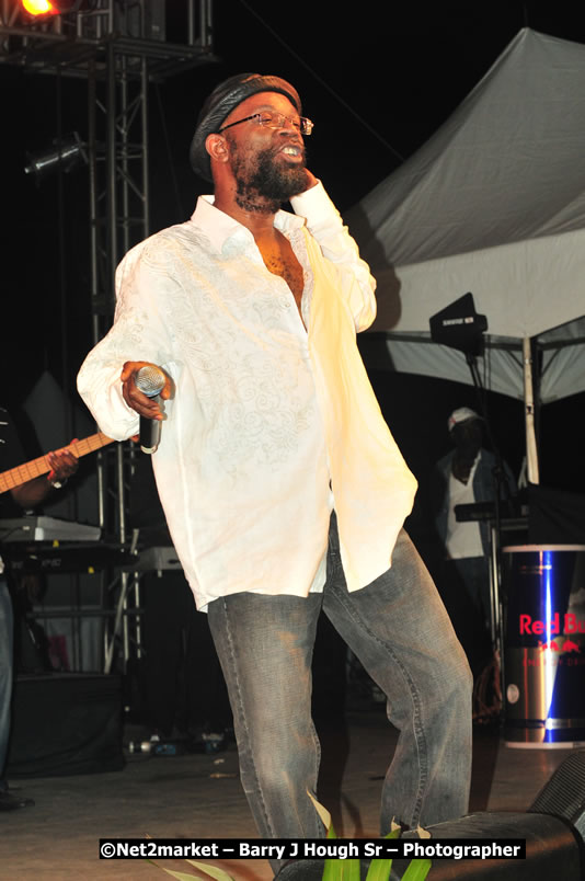 Beres Hammond @ Unite The People An International Reggae Fest, Featuring: Beres Hammond, Coco T, Queen Ifrica, Khalil, Cameal Davis, Iley Dread, Rochelle, Geoffrey Star, Ras Penco, Kool DeLoy, Otis Gayle, J.McKay, Tiney Winey, Venue at Norman Manley Boulevard, Negril, Westmoreland, Jamaica - Saturday, April 4, 2009 - Photographs by Net2Market.com - Barry J. Hough Sr, Photographer/Photojournalist - Negril Travel Guide, Negril Jamaica WI - http://www.negriltravelguide.com - info@negriltravelguide.com...!