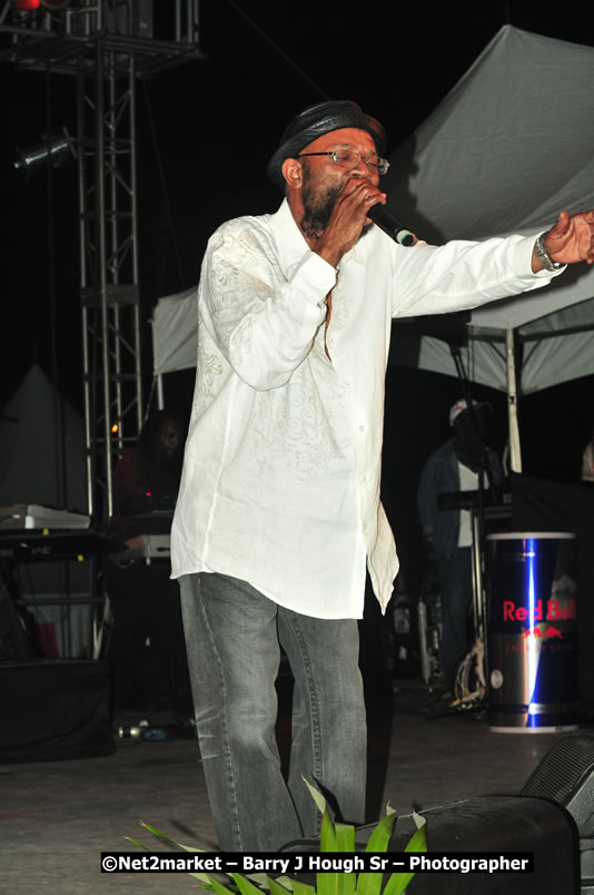 Beres Hammond @ Unite The People An International Reggae Fest, Featuring: Beres Hammond, Coco T, Queen Ifrica, Khalil, Cameal Davis, Iley Dread, Rochelle, Geoffrey Star, Ras Penco, Kool DeLoy, Otis Gayle, J.McKay, Tiney Winey, Venue at Norman Manley Boulevard, Negril, Westmoreland, Jamaica - Saturday, April 4, 2009 - Photographs by Net2Market.com - Barry J. Hough Sr, Photographer/Photojournalist - Negril Travel Guide, Negril Jamaica WI - http://www.negriltravelguide.com - info@negriltravelguide.com...!