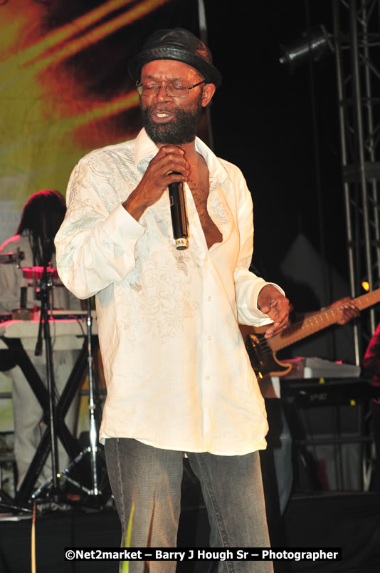 Beres Hammond @ Unite The People An International Reggae Fest, Featuring: Beres Hammond, Coco T, Queen Ifrica, Khalil, Cameal Davis, Iley Dread, Rochelle, Geoffrey Star, Ras Penco, Kool DeLoy, Otis Gayle, J.McKay, Tiney Winey, Venue at Norman Manley Boulevard, Negril, Westmoreland, Jamaica - Saturday, April 4, 2009 - Photographs by Net2Market.com - Barry J. Hough Sr, Photographer/Photojournalist - Negril Travel Guide, Negril Jamaica WI - http://www.negriltravelguide.com - info@negriltravelguide.com...!